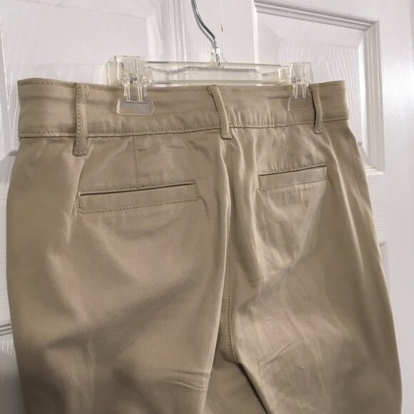 St. Johns Bay Khaki Capri's - Picture 5 of 7